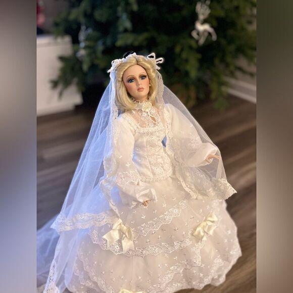 RARE! THE CARMELA COLLECTION VINTAGE PORCELAIN BRIDAL DOLL LIMITED EDITION - Picture 9 of 17